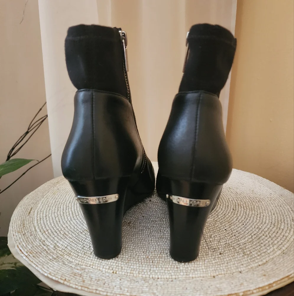 Michael Kors Black Wedge Bootie Size 8.New Condition - Picture 4 of 7